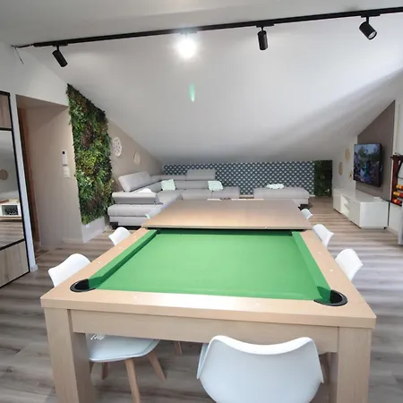 Centre - Full Climatisation - 3 - 7 Couchages - 10 Personnes - Parking Proche - Terrain 800m2 - Balneotherapie - Air De Jeux Exterieurs - Confort - Gere Par Prestazen'services アパート ヴェルダン・シュル・ムーズ