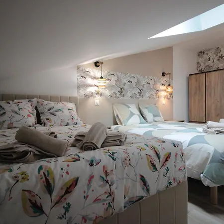 Appartamento Centre - Full Climatisation - 3 - 7 Couchages - 10 Personnes - Parking Proche - Terrain 800m2 - Balnéothérapie - Air De Jeux Extérieurs - Confort - Géré Par Prestazen'services Verdun-sur-Meuse