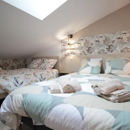 Centre - Full Climatisation - 3 - 7 Couchages - 10 Personnes - Parking Proche - Terrain 800m2 - Balnéothérapie - Air De Jeux Extérieurs - Confort - Géré Par Prestazen'services * Verdun-sur-Meuse