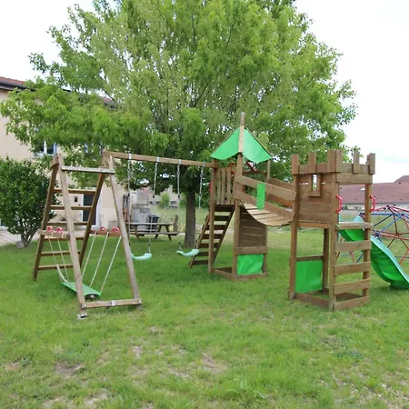 Centre - Full Climatisation - 3 - 7 Couchages - 10 Personnes - Parking Proche - Terrain 800m2 - Balnéothérapie - Air De Jeux Extérieurs - Confort - Géré Par Prestazen'services *