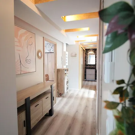 Centre - Full Climatisation - 3 - 7 Couchages - 10 Personnes - Parking Proche - Terrain 800m2 - Balnéothérapie - Air De Jeux Extérieurs - Confort - Géré Par Prestazen'services *