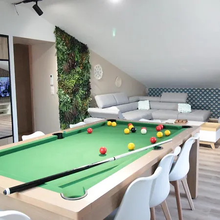 Centre - Full Climatisation - 3 - 7 Couchages - 10 Personnes - Parking Proche - Terrain 800m2 - Balnéothérapie - Air De Jeux Extérieurs - Confort - Géré Par Prestazen'services Verdun-sur-Meuse