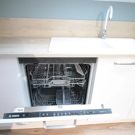 Centre - Full Climatisation - 3 - 7 Couchages - 10 Personnes - Parking Proche - Terrain 800m2 - Balnéothérapie - Air De Jeux Extérieurs - Confort - Géré Par Prestazen'services Verdun-sur-Meuse