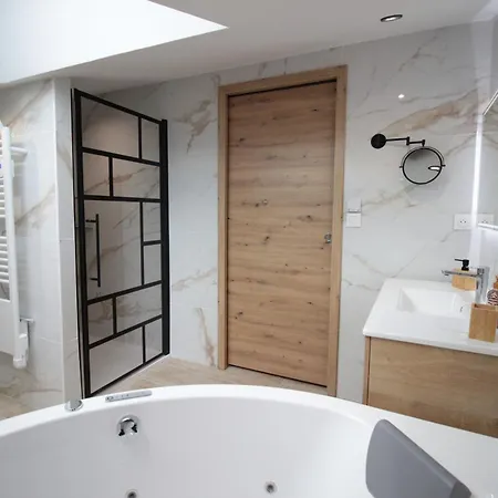 Centre - Full Climatisation - 3 - 7 Couchages - 10 Personnes - Parking Proche - Terrain 800m2 - Balneotherapie - Air De Jeux Exterieurs - Confort - Gere Par Prestazen'services Lejlighed Verdun-sur-Meuse
