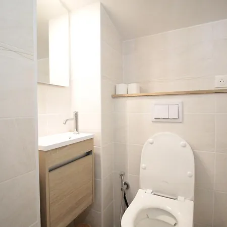 Centre - Full Climatisation - 3 - 7 Couchages - 10 Personnes - Parking Proche - Terrain 800m2 - Balneotherapie - Air De Jeux Exterieurs - Confort - Gere Par Prestazen'services アパート
