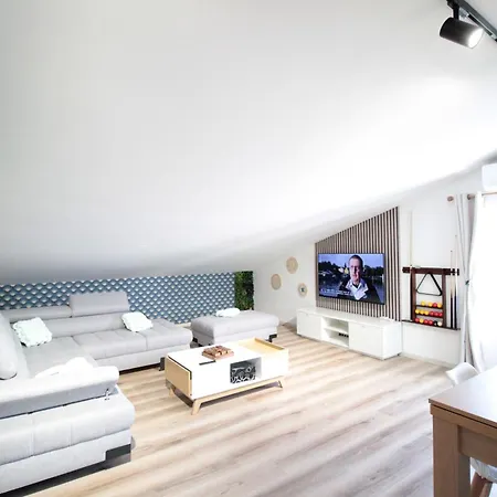 Centre - Full Climatisation - 3 - 7 Couchages - 10 Personnes - Parking Proche - Terrain 800m2 - Balneotherapie - Air De Jeux Exterieurs - Confort - Gere Par Prestazen'services