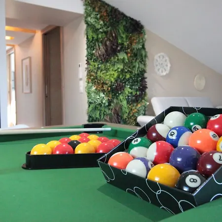Centre - Full Climatisation - 3 - 7 Couchages - 10 Personnes - Parking Proche - Terrain 800m2 - Balneotherapie - Air De Jeux Exterieurs - Confort - Gere Par Prestazen'services Lejlighed
