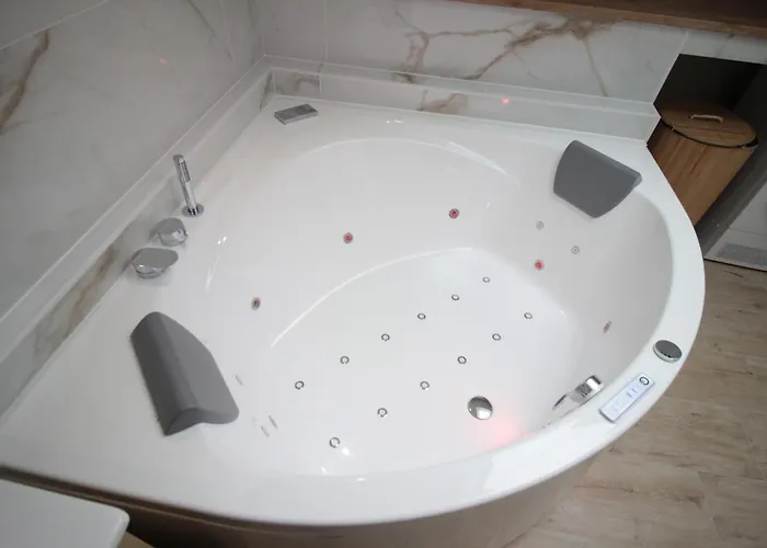 Centre - Full Climatisation - 3 - 7 Couchages - 10 Personnes - Parking Proche - Terrain 800m2 - Balneotherapie - Air De Jeux Exterieurs - Confort - Gere Par Prestazen'services Apartment