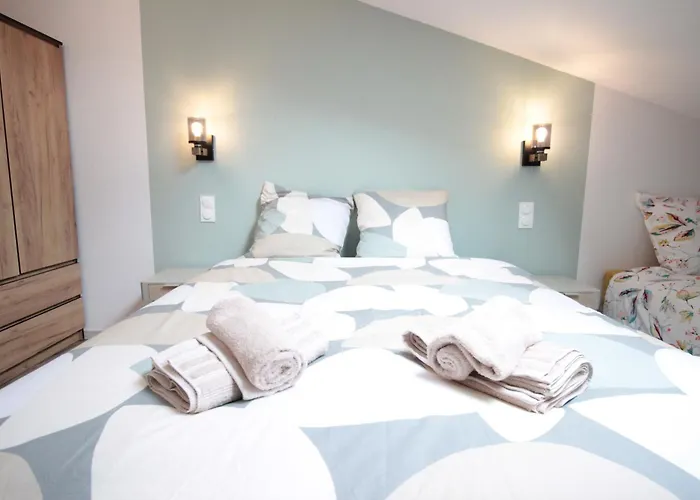 Centre - Full Climatisation - 3 - 7 Couchages - 10 Personnes - Parking Proche - Terrain 800m2 - Balneotherapie - Air De Jeux Exterieurs - Confort - Gere Par Prestazen'services Apartment Verdun-sur-Meuse