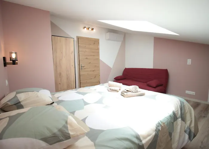 Centre - Full Climatisation - 3 - 7 Couchages - 10 Personnes - Parking Proche - Terrain 800m2 - Balneotherapie - Air De Jeux Exterieurs - Confort - Gere Par Prestazen'services * Verdun-sur-Meuse