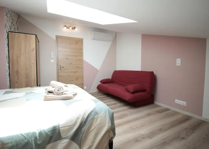 Centre - Full Climatisation - 3 - 7 Couchages - 10 Personnes - Parking Proche - Terrain 800m2 - Balneotherapie - Air De Jeux Exterieurs - Confort - Gere Par Prestazen'services Verdun-sur-Meuse