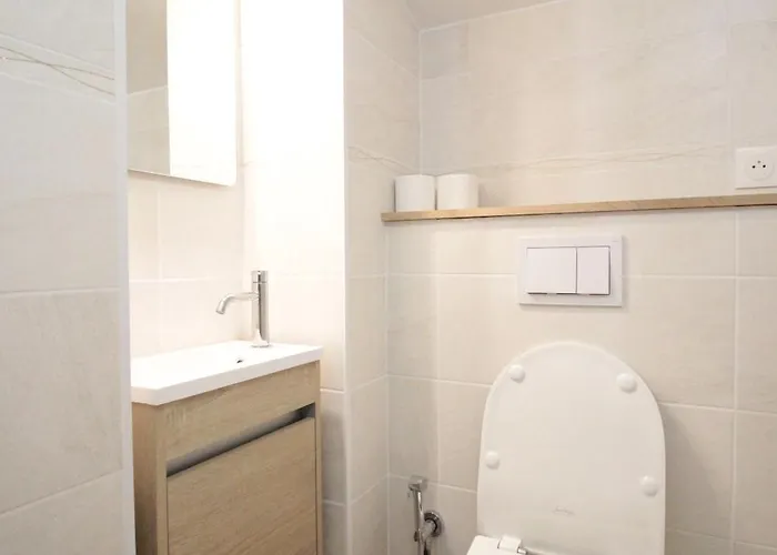 Centre - Full Climatisation - 3 - 7 Couchages - 10 Personnes - Parking Proche - Terrain 800m2 - Balneotherapie - Air De Jeux Exterieurs - Confort - Gere Par Prestazen'services Apartment