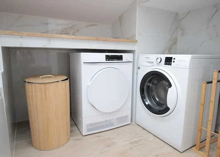 Centre - Full Climatisation - 3 - 7 Couchages - 10 Personnes - Parking Proche - Terrain 800m2 - Balneotherapie - Air De Jeux Exterieurs - Confort - Gere Par Prestazen'services *