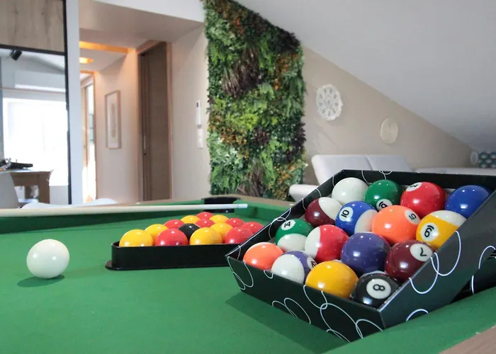 Centre - Full Climatisation - 3 - 7 Couchages - 10 Personnes - Parking Proche - Terrain 800m2 - Balneotherapie - Air De Jeux Exterieurs - Confort - Gere Par Prestazen'services Apartment